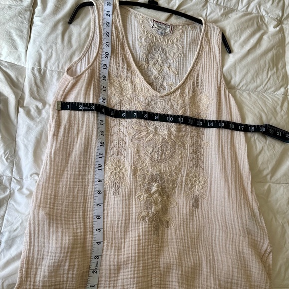 Johnny Was Cream Neutral Embroidered V-Neck Tank large - Picture 8 of 8